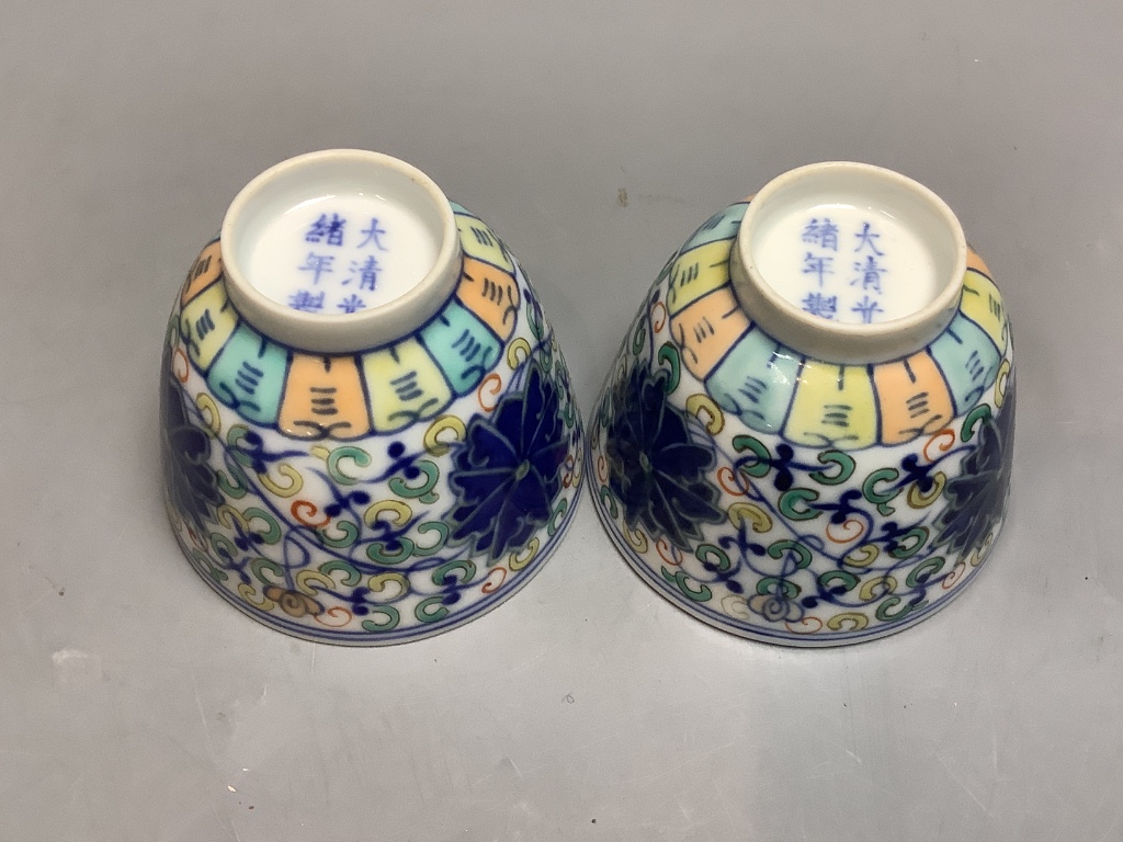 A pair of Chinese doucai cups, height 6cm